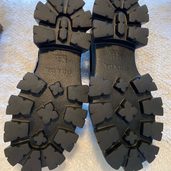 Prada pattent loafers - Picture 2 of 13